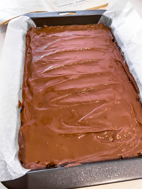 The Hedgehog Slice is now spread over the top of the slice, ready for the refrigerator to allow it to set.