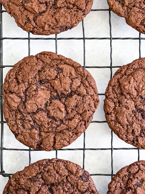 Looking down onto the cookies resting on a wire resting rack.