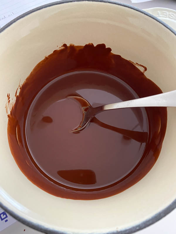 The chocolate and coconut oil are melted and smooth in the saucepan.