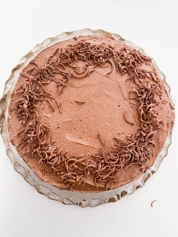 The top of the cake has had grated chocolate sprinkled around to form a circle around the sides.