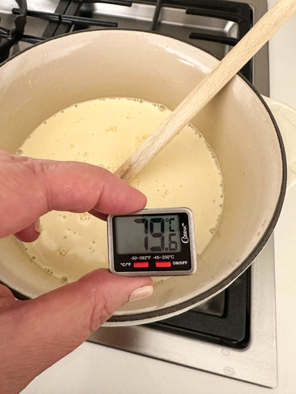 This shows the temperature of the custard has now reached 79.6 degrees Celsius and is now ready.